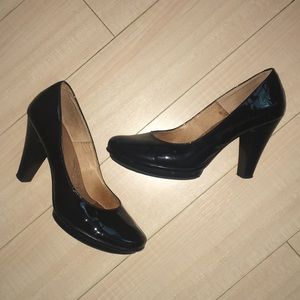 SOFFT GENUINE LEATHER PUMPS.